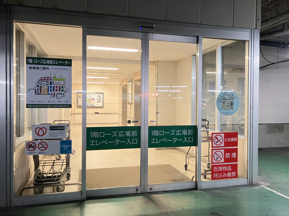 イオンモール八千代緑が丘ローズ広場前エレベーター入口