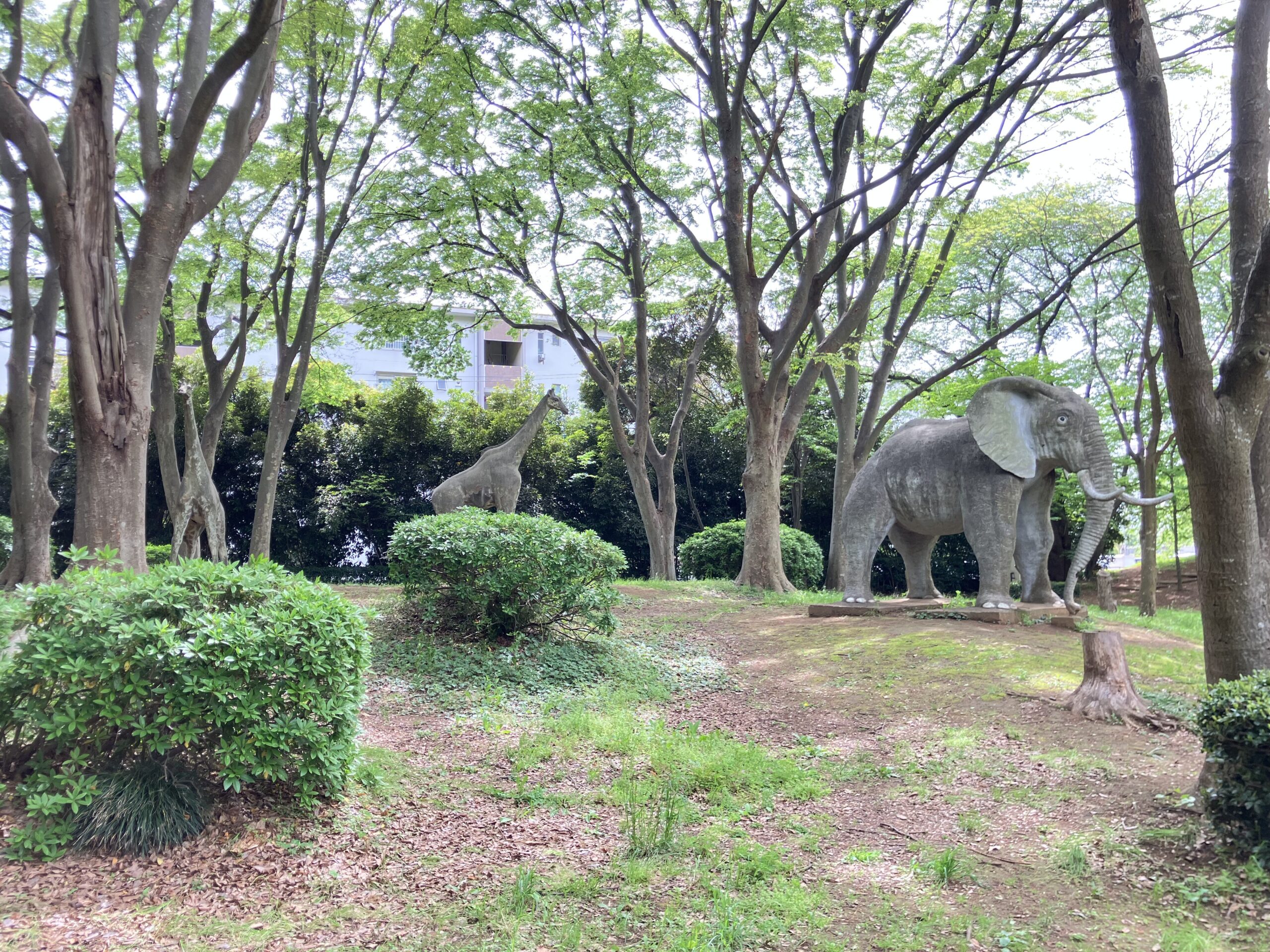 村上緑地公園の実物大ゾウの像