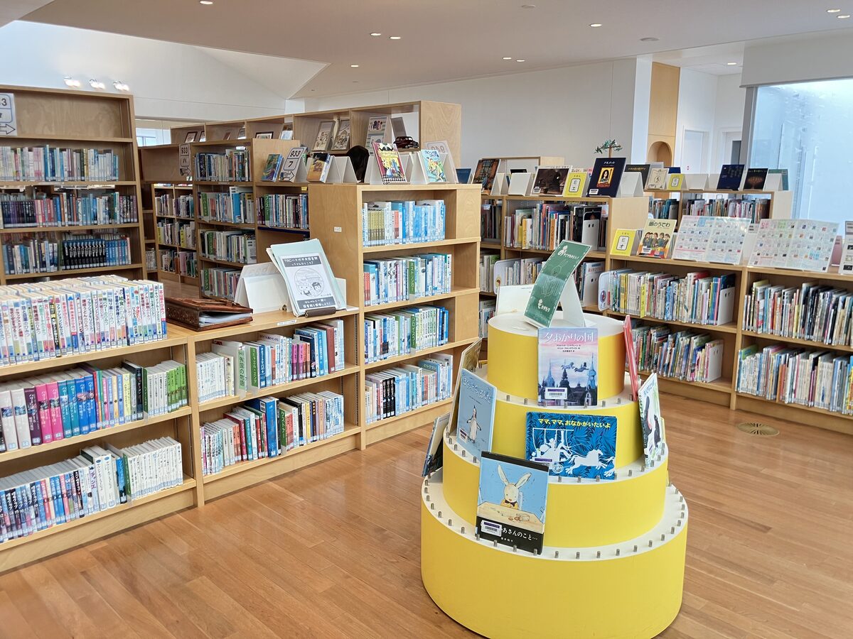 TRC八千代中央図書館の子ども向け本棚