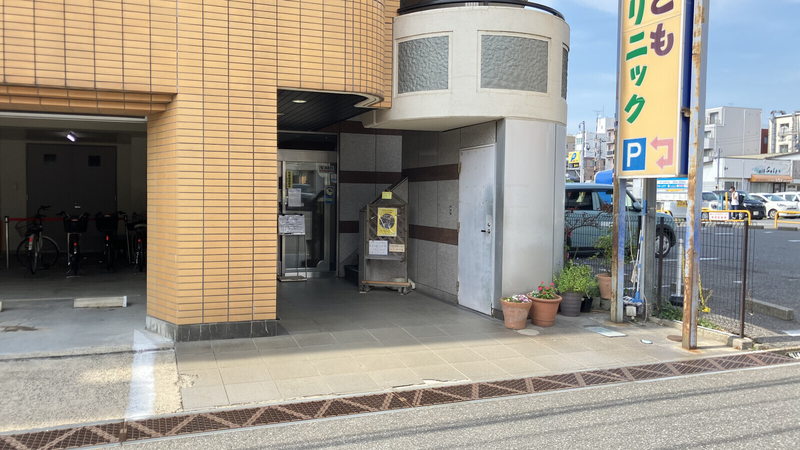 リスの本棚が入る建物の外観