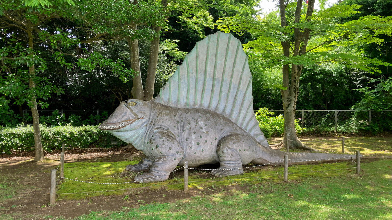 八千代台近隣公園のディメトロドンの大型オブジェ