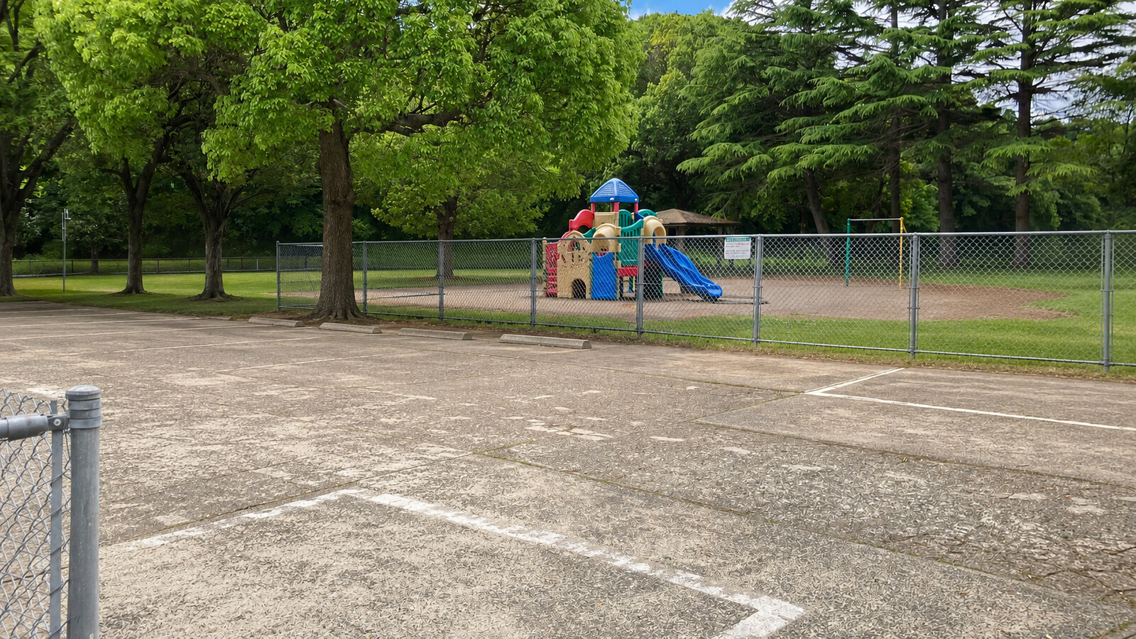 八千代台近隣公園の駐車場(無料・11台)